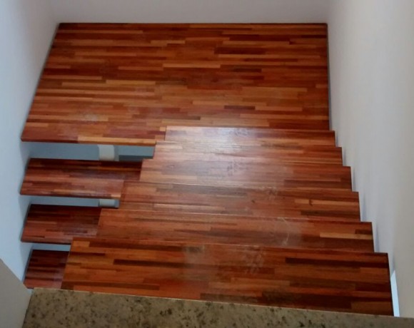 Degrau de Escada de Madeira